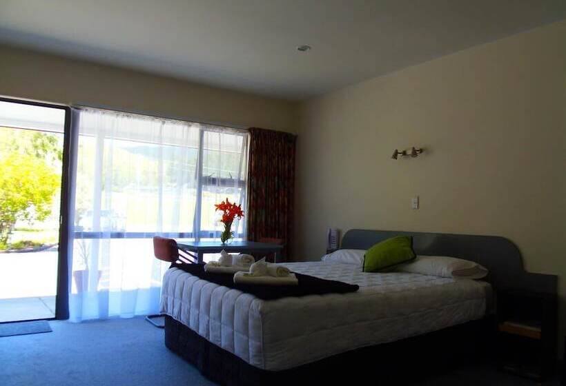 Kapiti Lindale Motel And Conference Centre