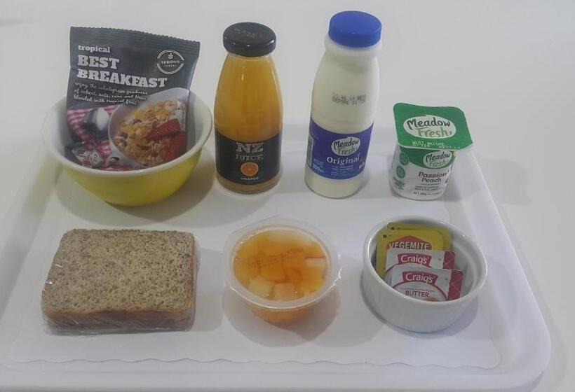 מוטל 299 On Devon West