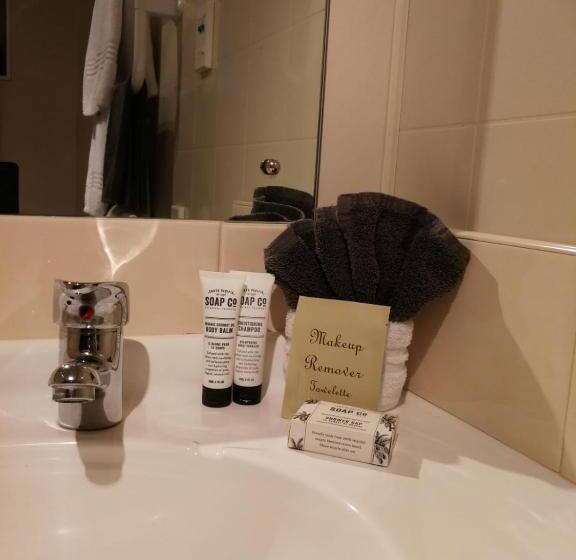 מוטל 299 On Devon West