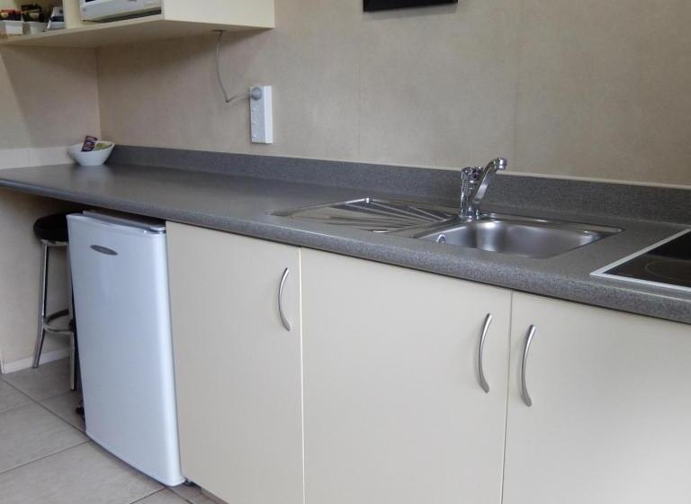 مُتل 299 On Devon West