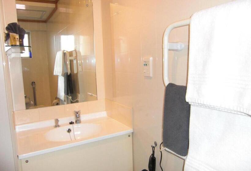 מוטל 299 On Devon West