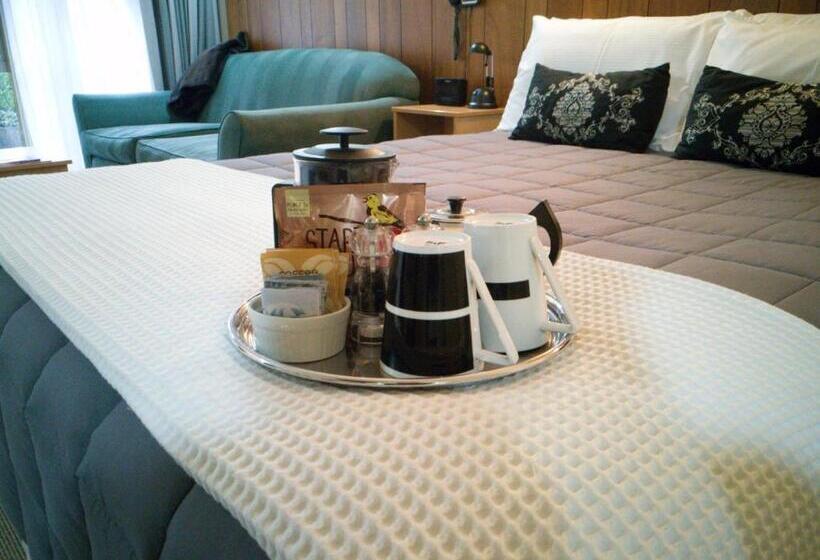 מוטל 299 On Devon West