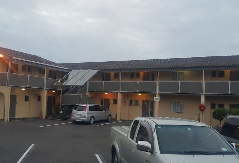 מוטל 299 On Devon West