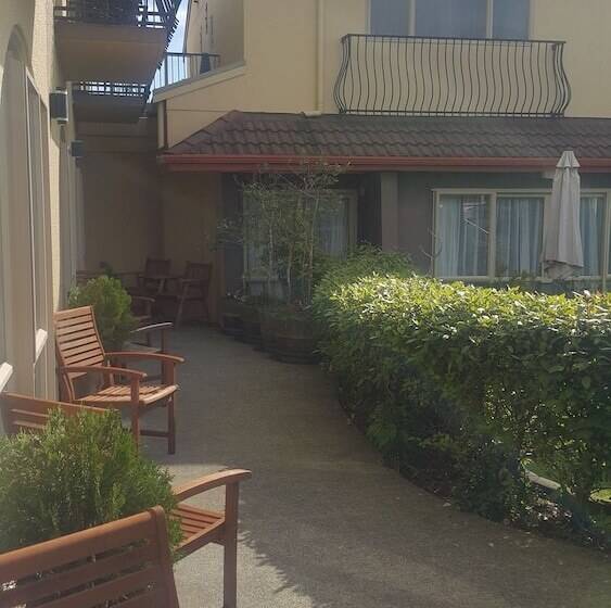 مُتل 299 On Devon West