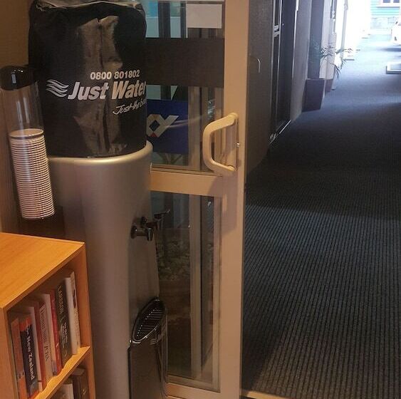 מוטל 299 On Devon West