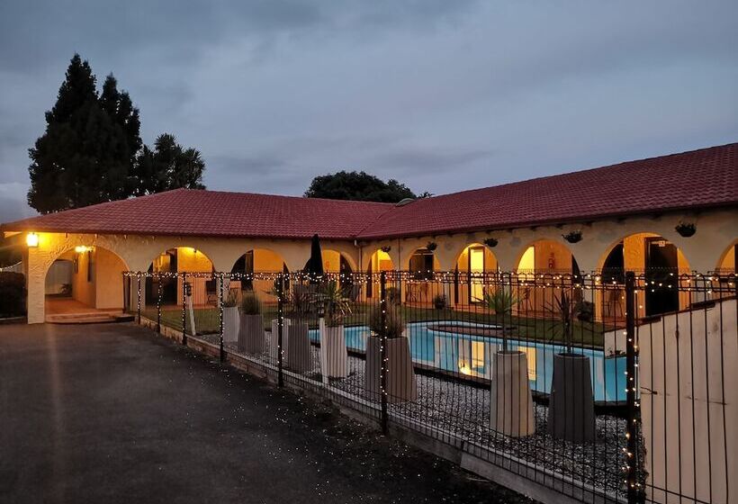 汽车旅馆  Captains Quarters Motor Inn