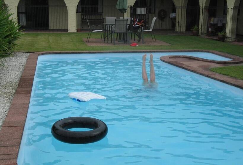 汽车旅馆  Captains Quarters Motor Inn