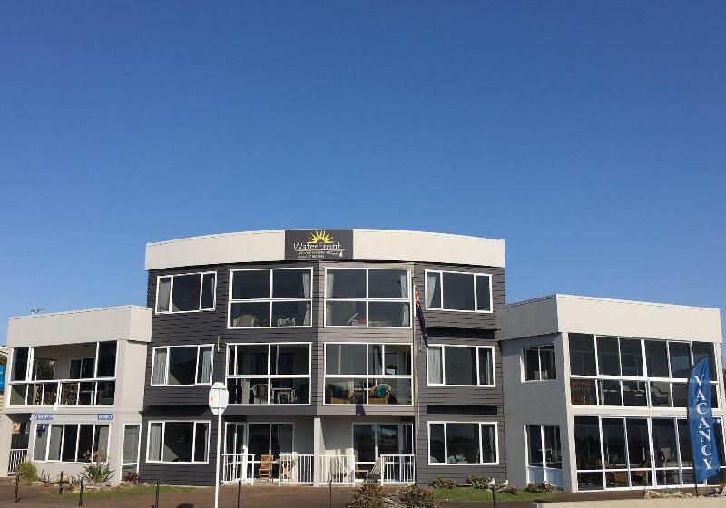 Мотель Waterfront Apartments Whitianga