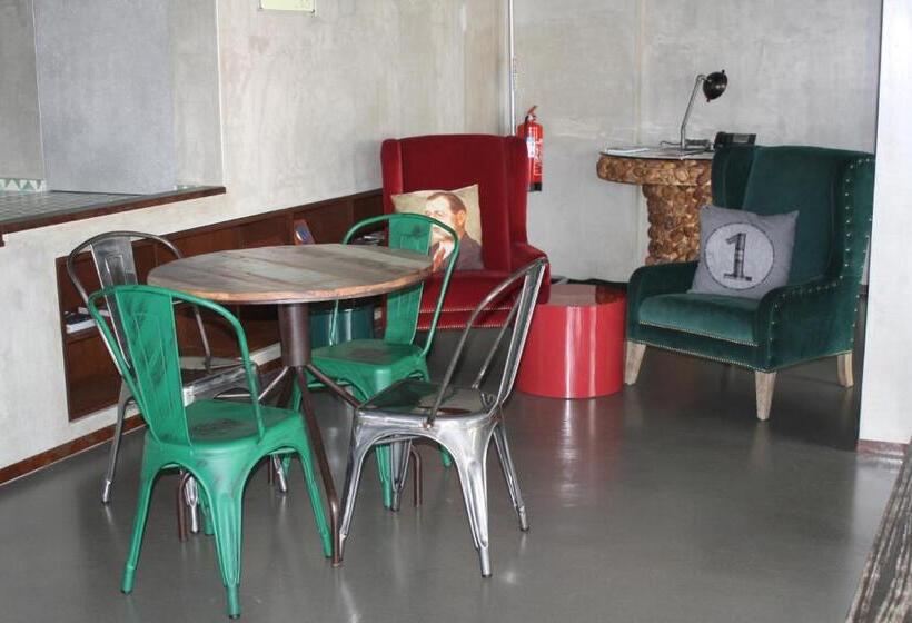 N1 Hostel Apartments And Suites