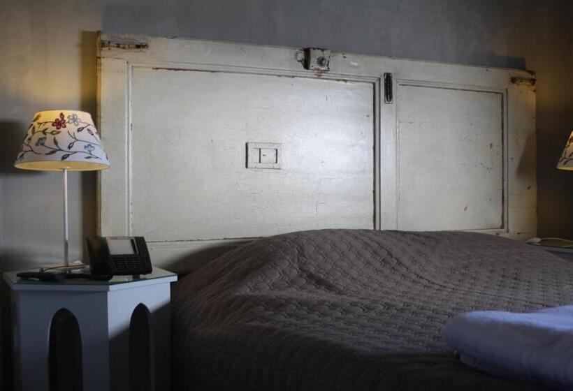 N1 Hostel Apartments And Suites