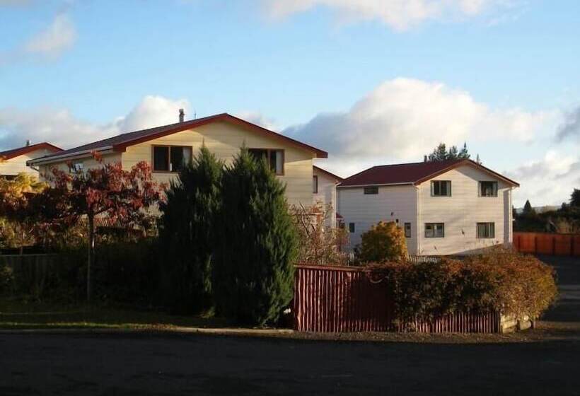Ossies Motels And Chalets