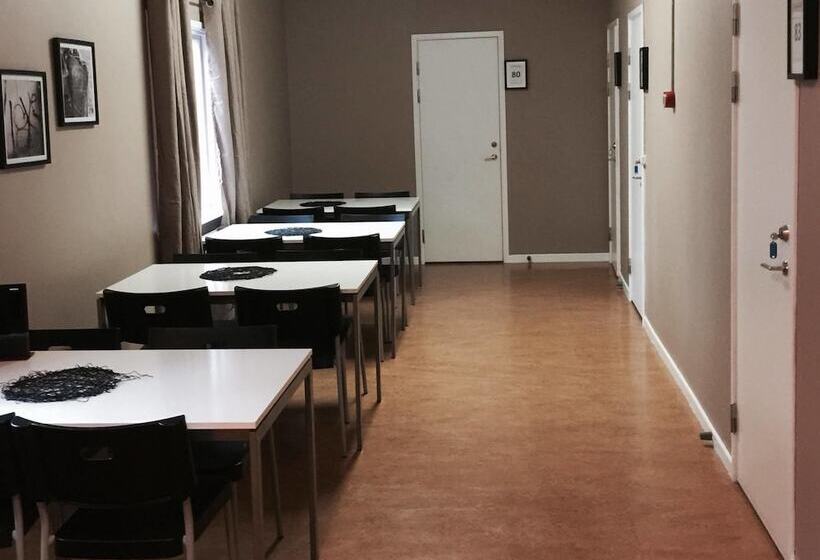Stf Hostel Lärbro/grannen
