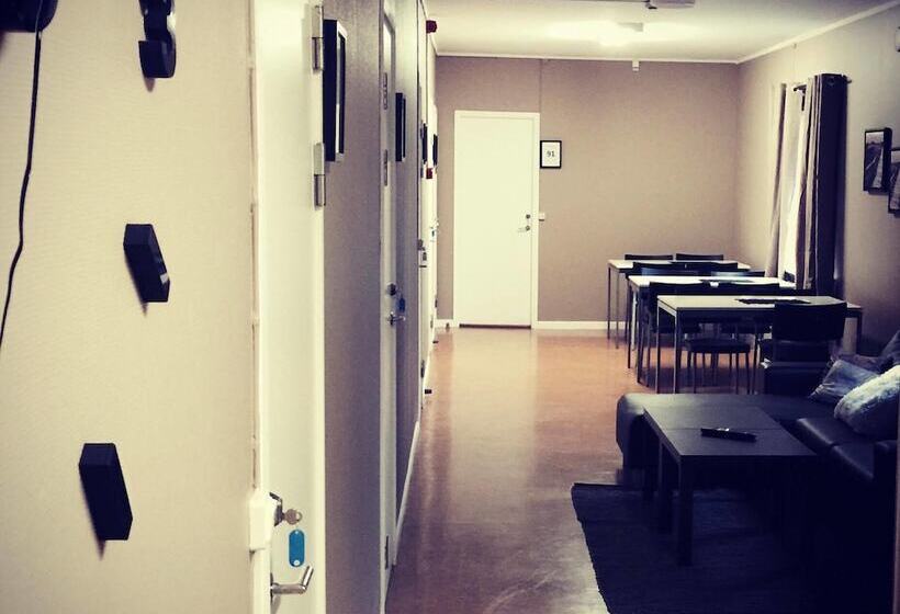 Stf Hostel Lärbro/grannen