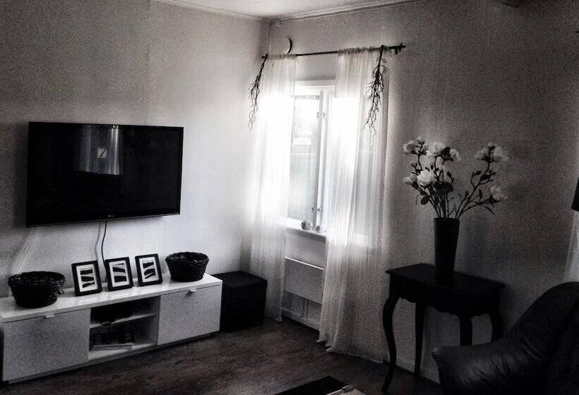 Stf Hostel Lärbro/grannen