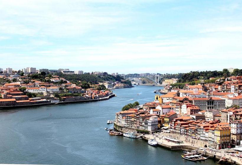 Surfivor Porto Surf Hostel