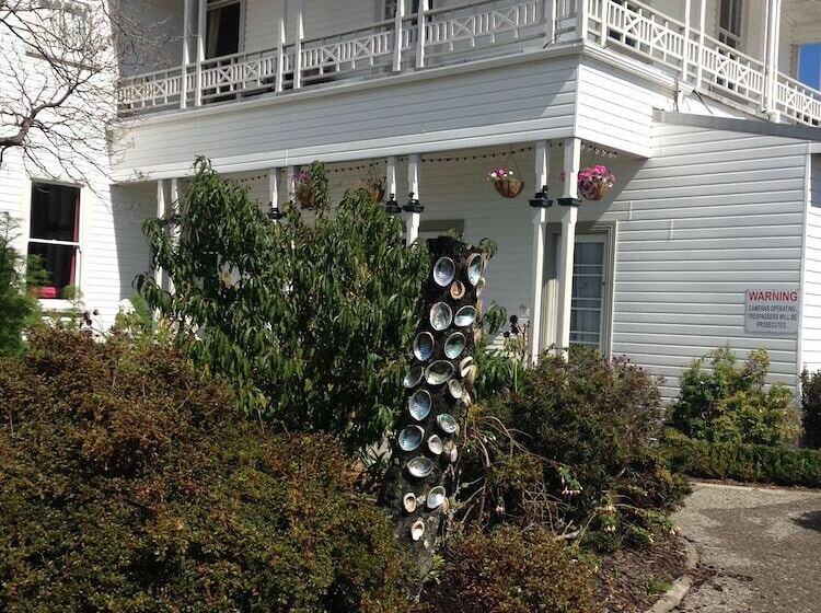 הוסטל Tripinn Motel & Share Accommodation