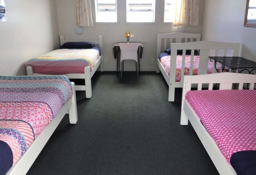 הוסטל Tripinn Motel & Share Accommodation