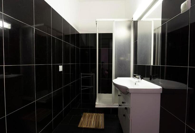 هاستل Burgos Guest House