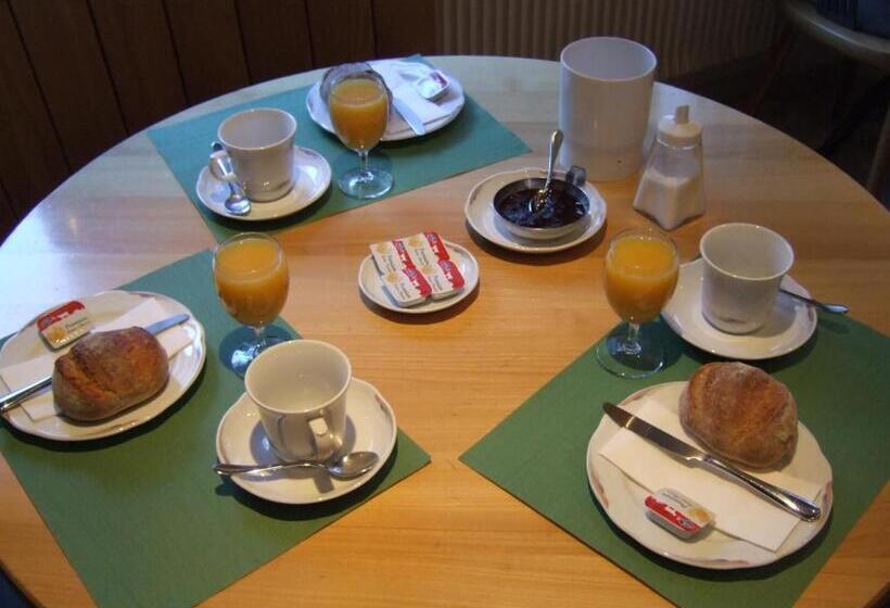 הוסטל Gasthaus Pension Zum Turm