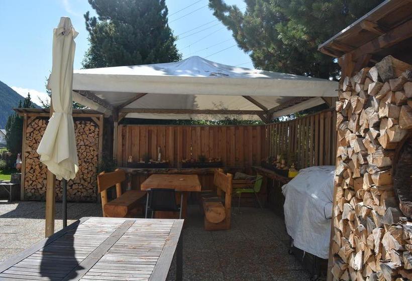 הוסטל Pensiun Trais Piz