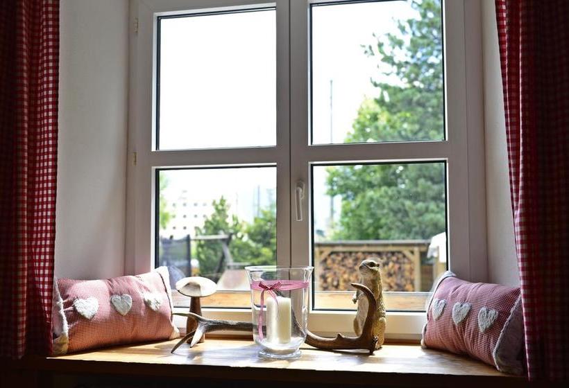 הוסטל Pensiun Trais Piz