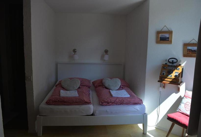 הוסטל Pensiun Trais Piz