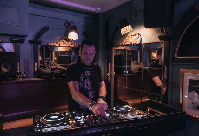 Herberge Vevey House