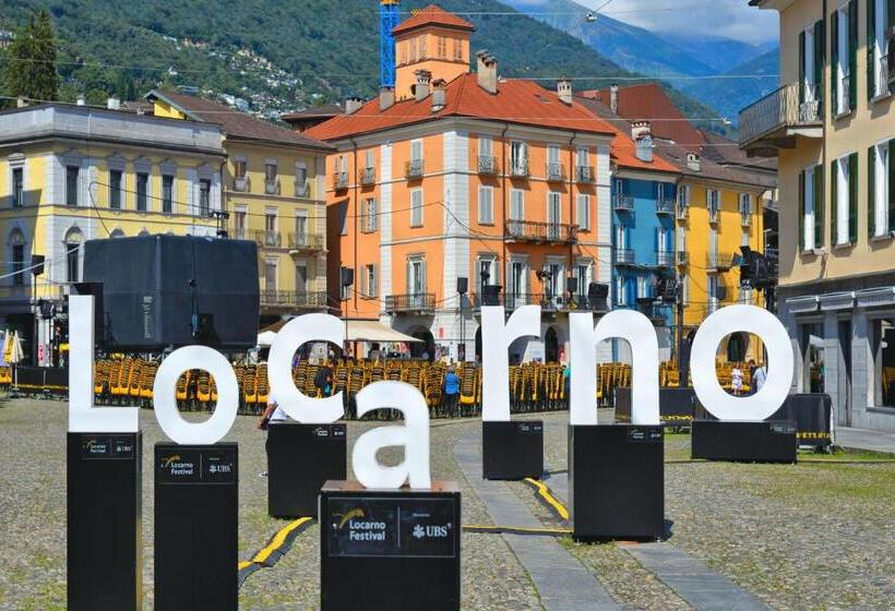 Art Apartment   Happy Rentals