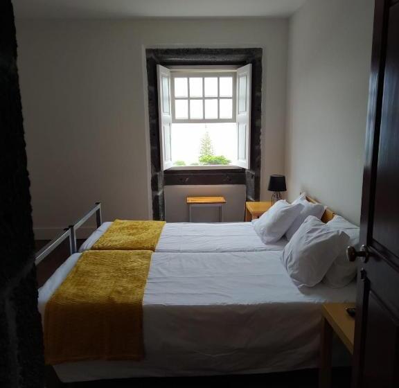 Azores Youth Hostels   Pico