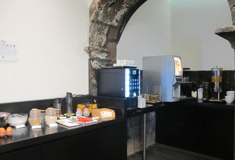 Azores Youth Hostels   Sao Miguel