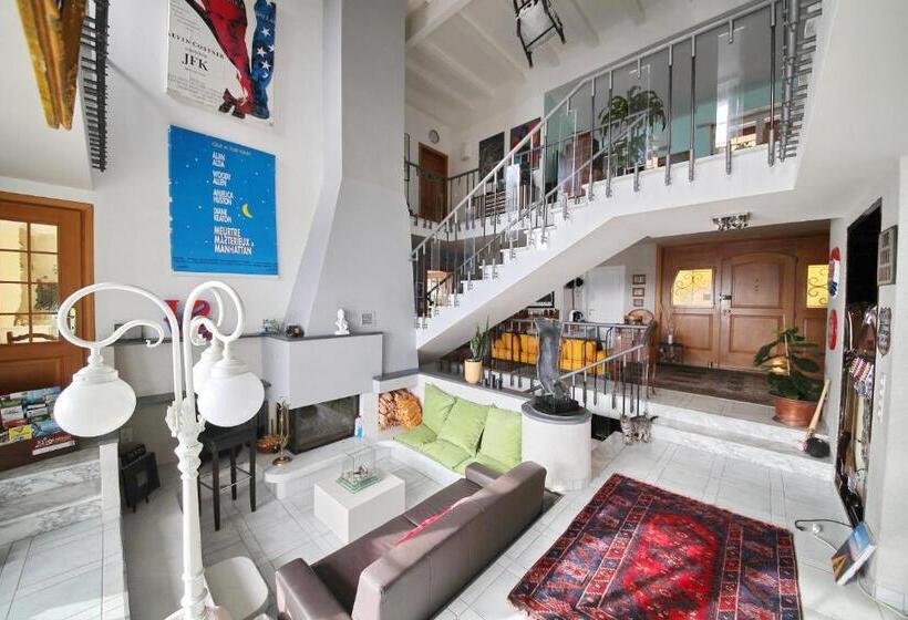 צימר Corseaux Beach