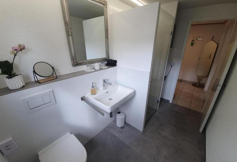 مبيت وإفطار Bnb Haus Weibel
