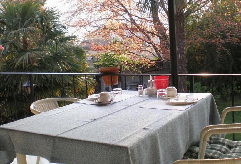 ベッドアンドブレックファースト Garni Molinazzo