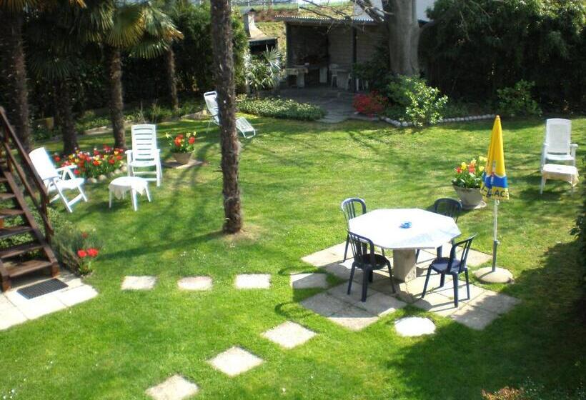 ベッドアンドブレックファースト Garni Molinazzo