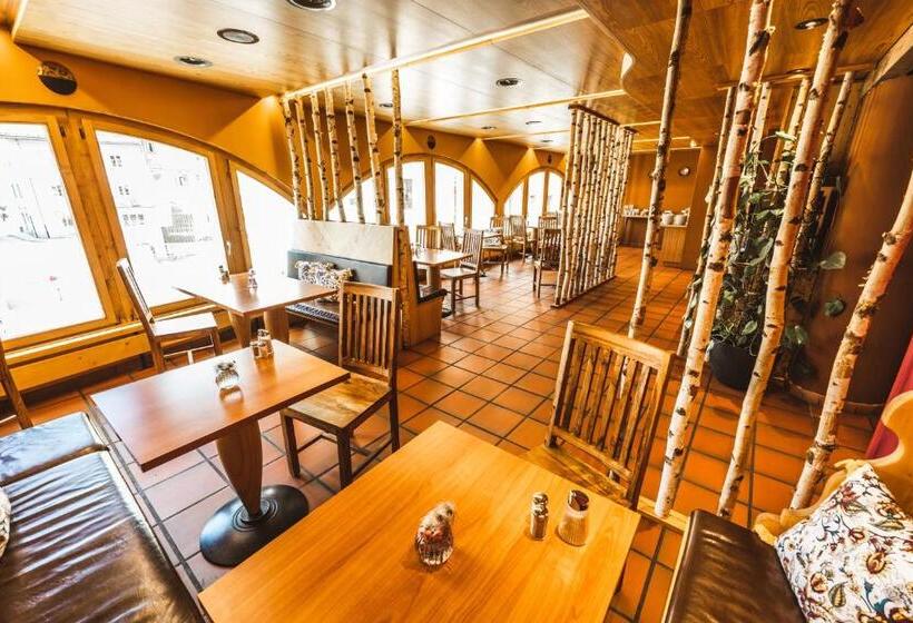 Curuna Hotel Garni B&b