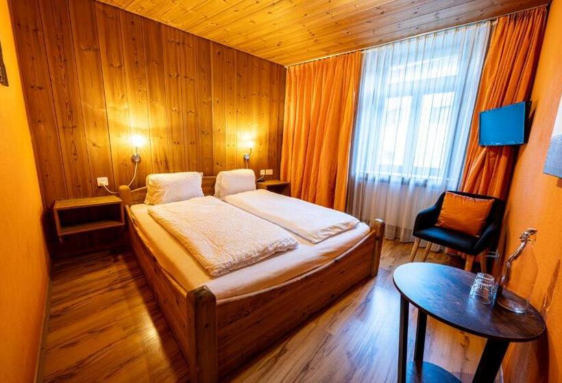 Curuna Hotel Garni B&b