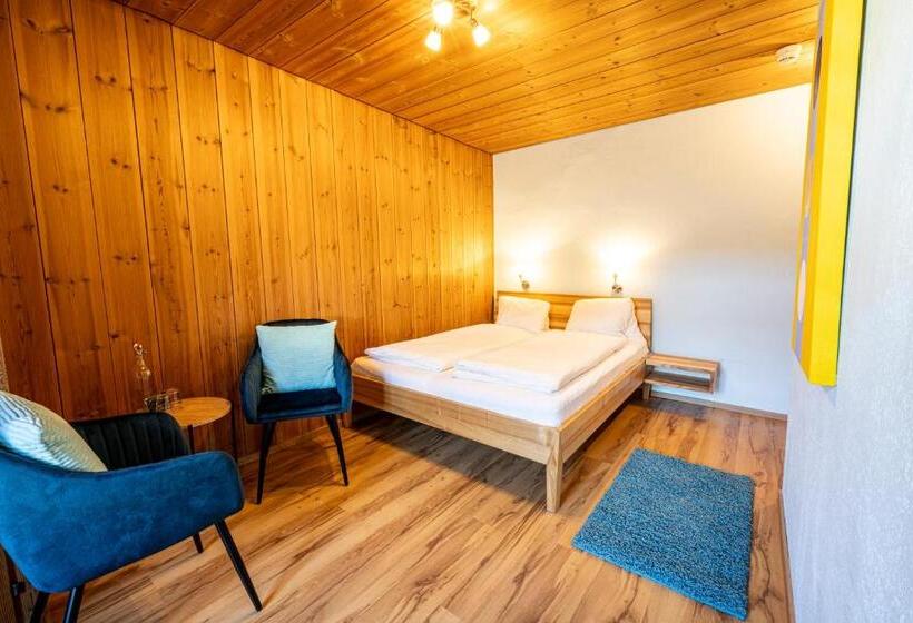 Curuna Hotel Garni B&b