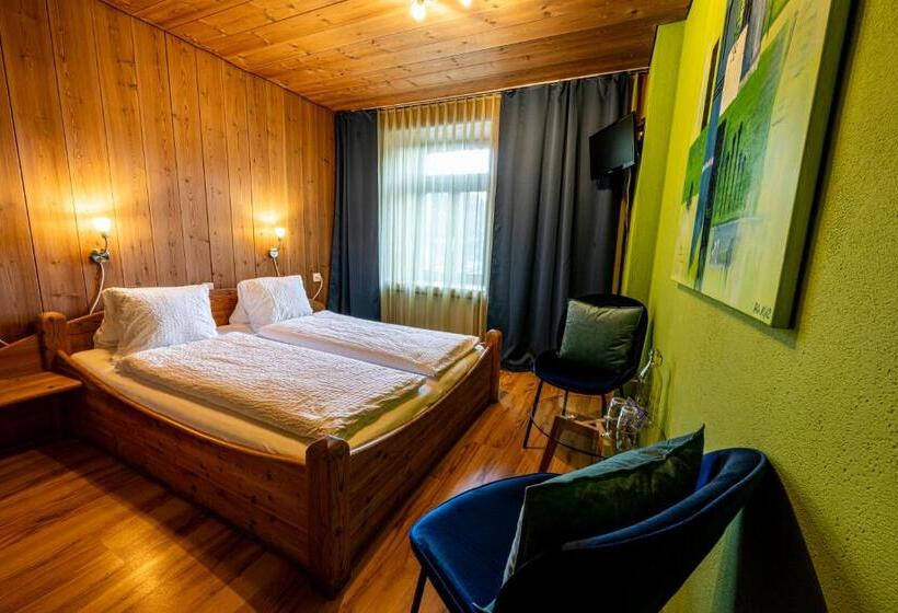 Curuna Hotel Garni B&b