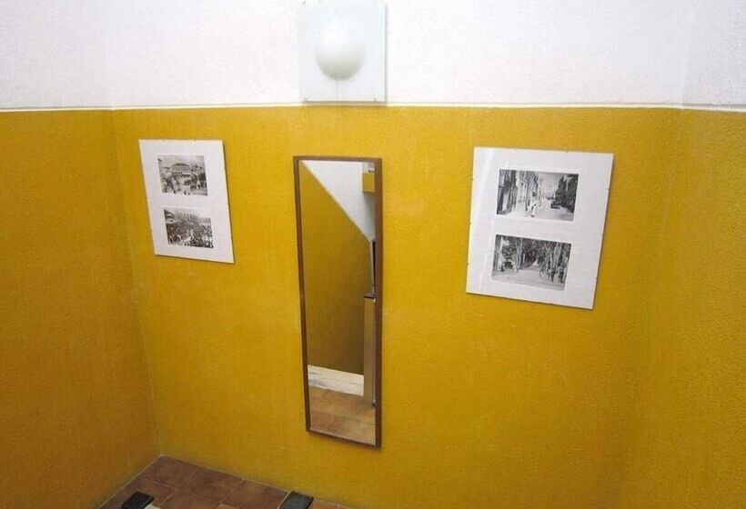 E Nove Lounge Hostel Caffe