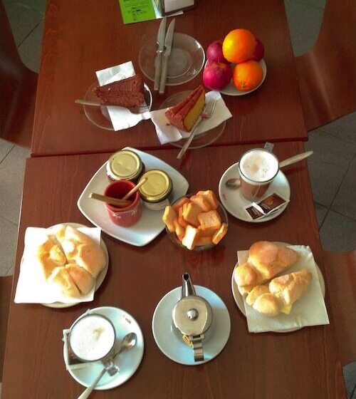 E Nove Lounge Hostel Caffe