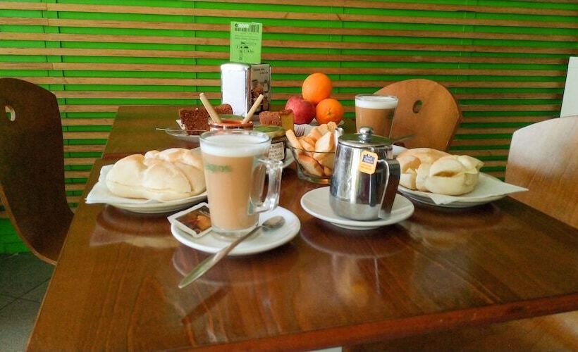 E Nove Lounge Hostel Caffe