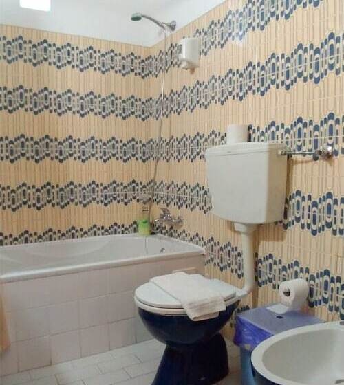 E Nove Lounge Hostel Caffe