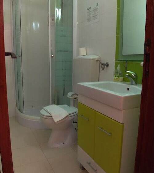 E Nove Lounge Hostel Caffe