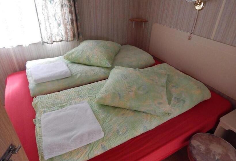 Hostel Le Chandelier