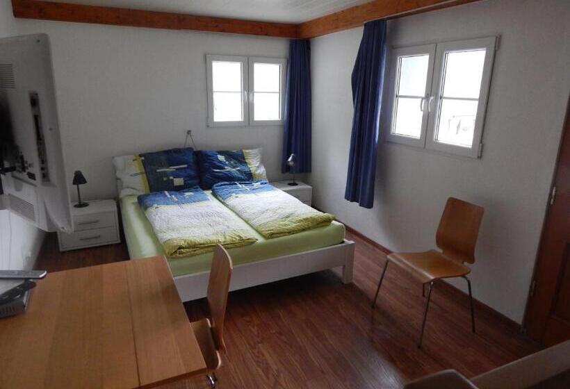 Hostel Le Chandelier