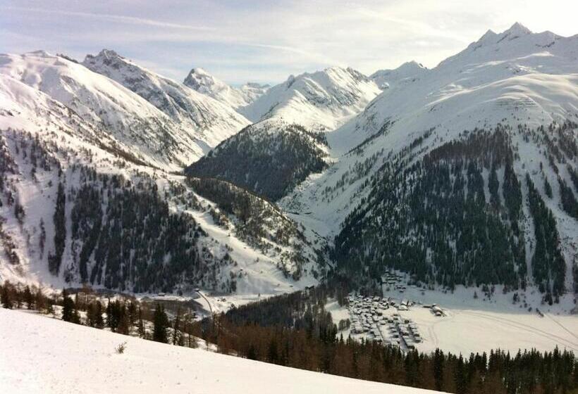 בית מלון כפרי Ahorni