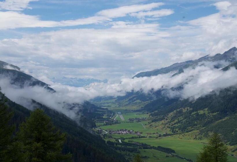 בית מלון כפרי Ahorni