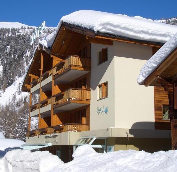 בית מלון כפרי Ahorni