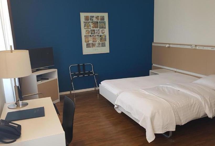 Отель Auberge De Prangins