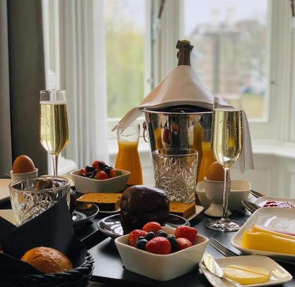 Отель Bossche Suites Stationsweg